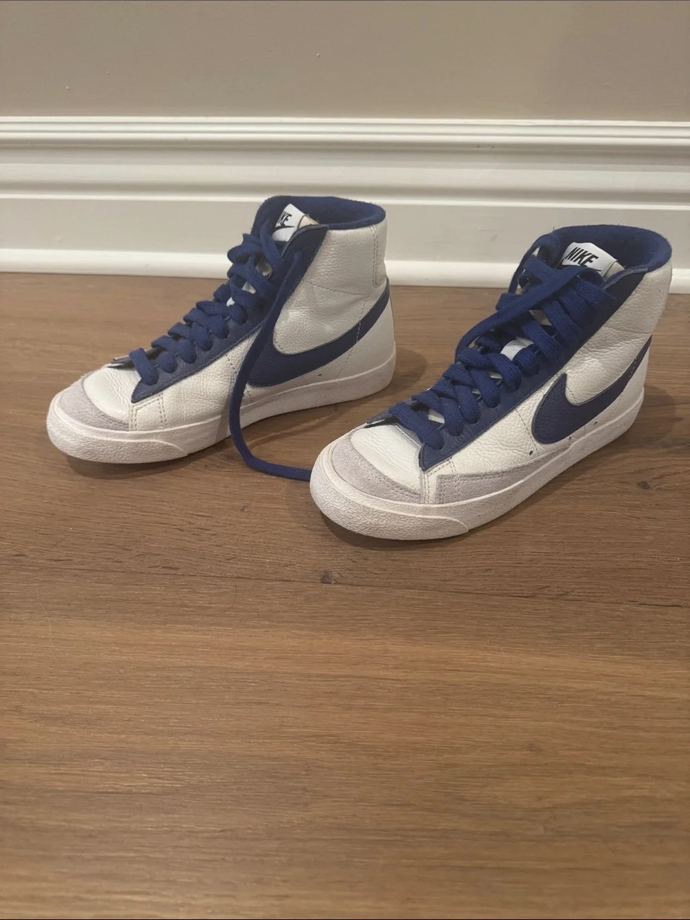 Nike blazer mid 77 White and Navy High-Top Sneakers women’s size 4.5